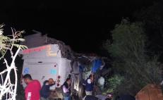 Detienen a chofer del autobús accidentado en la Sierra Norte de Oaxaca donde murieron 3 personas