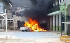 Inconformes con elecciones en Zoquiapam, Oaxaca, queman vehículos y toman el palacio municipal