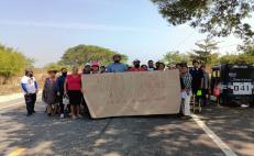 Con bloqueo en Transístmica de Oaxaca, exigen reinstalación de 15 servidores públicos