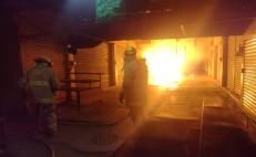 Se incendian al menos cuatro locales de la Central de Abasto de Oaxaca