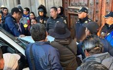 Maestros oaxaqueños de la CNTE intentan entrar a Palacio Nacional antes de mañanera de AMLO
