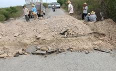 Por disputa de tierras en Oaxaca, campesinos de Chicapa de Castro rompen carretera
