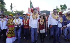 Alaba Noroña a AMLO en mitin en Oaxaca; promete no contratar espectaculares para buscar candidatura presidencial