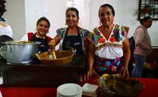 Entregan reconocimientos a 60 cocineras y cocineros tradicionales de Oaxaca