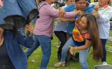 Vuelan sillazos en Guelaguetza de la Sección 22 en Oaxaca; culpan a diputado federal de Morena 