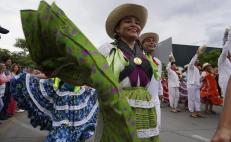 Último desfile previo a La Octava del Lunes del Cerro abarrota las calles de la ciudad de Oaxaca