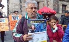 Familiares de Carlos Aranda, joven de Oaxaca desaparecido en Canadá, protestan en Palacio Nacional
