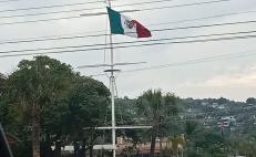 Marinos izan por error bandera de México de cabeza en Salina Cruz, Oaxaca