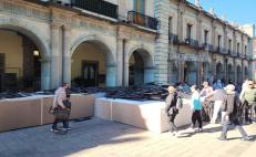 Lanzando sillas, protesta Sección 22 previo a Primer Informe de Gobierno de Jara en Oaxaca