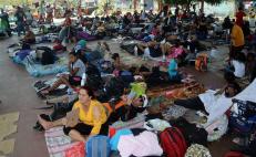 Se disuelve caravana migrante que avanzaba a Oaxaca; extranjeros se entregan al INM