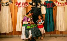 Pese a ley, pueblos indígenas de Oaxaca siguen indefensos ante plagios y apropiación de bordados