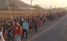 Llega a Oaxaca caravana de 700 migrantes y toma por sorpresa a autoridades; nadie los recibe