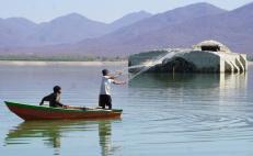Por falta de agua, agoniza pesca pero emerge templo del fondo de una presa en Oaxaca