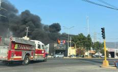 Fuerte incendio en deshuesadero de Candiani moviliza a bomberos de Oaxaca y Xoxo