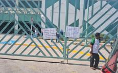 Mototaxistas toman accesos de hospital de Juchitán para exigir indemnización justa para trabajadores de limpia