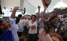 Gobierno de Oaxaca “celebra” a pueblos indígenas con la Guelaguetza, pero violenta a cineasta mixteca y a fotógrafo de EL UNIVERSAL
