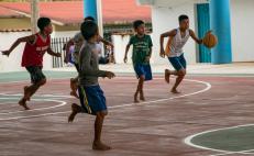 Niños triquis descalzos de Oaxaca: el básquetbol como opción para huir de la violencia y la migración 