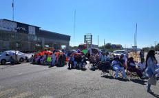 Cumplen 15 días en paro 2 mil 500 trabajadores de Salud en el Istmo de Oaxaca; bloquean carreteras