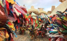 Tiliches llenan de color y baile el centro de Oaxaca para abrir la temporada de carnavales