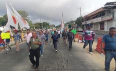 Trabajadores adheridos a la CATEM marchan en Salina Cruz, Oaxaca, contra el despido de líderes sindicales 