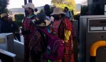Muere joven herido en ataque armado en caseta de Oaxaca, era topil; triquis protestan en Tlaxiaco