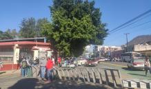 Mantienen 4 sindicatos bloqueos en la capital de Oaxaca hasta que municipio pague aguinaldo