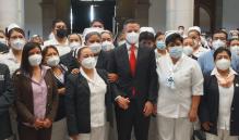 Reconoce Murat vocación de enfermeras en Oaxaca; han muerto 16 a causa de la pandemia
