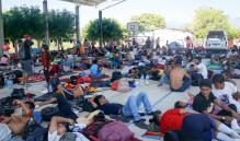Con promesa de tregua, caravana migrante avanza a Juchitán; acusan abusos de autoridades de Oaxaca