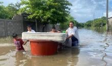 Suman más de mil 500 damnificados por lluvias y desbordamiento de ríos, e inundaciones en Oaxaca