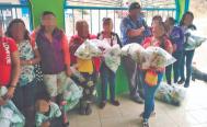 Desde Espa&ntilde;a y EU, tres j&oacute;venes re&uacute;nen despensas para combatir pandemia del hambre en Oaxaca