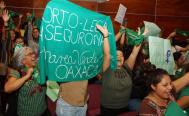 Feministas de Oaxaca critican examen de admisi&oacute;n de la UABJO por pregunta sobre el aborto