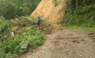 Lluvias dejan derrumbes y deslaves en carreteras de Oaxaca; Sierra Sur y Costa, las regiones m&aacute;s afectadas