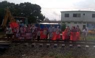Protestan en v&iacute;as del tren en Salina Cruz, Oaxaca; exigen informaci&oacute;n del Corredor Interoce&aacute;nico