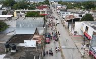 Impide GN &ldquo;aventones&rdquo; a migrantes en carretera Trans&iacute;stmica; avanza caravana hacia Veracruz