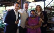 Recibe Murat al actor Bryan Cranston, de visita en San Mart&iacute;n Tilcajete, Oaxaca