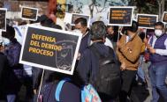 Marcha comunidad de la UABJO en defensa de Eduardo Helmes, exrector detenido por fraude