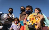 Reyes Magos que juegan futbol: Club Dragones dona juguetes a ni&ntilde;os de colonias con alta marginaci&oacute;n en Oaxaca