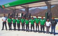 Con orgullo, comunidad de Guelatao, Oaxaca, abre la primera Gasolinera del Bienestar en el pa&iacute;s