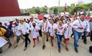 Con tequio, morenista promete mejores servicios en Oaxaca; panista se re&uacute;ne con recolectores de tiradero