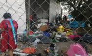 Familias triquis de Oaxaca rechazan desalojo y reubicaci&oacute;n en la CDMX; albergue est&aacute; lleno de basura, denuncian