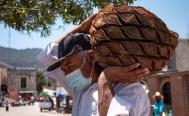 Mezcal y maguey horneado, dulce tradici&oacute;n para impulsar econom&iacute;a en la Mixteca de Oaxaca