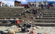 Recolectores privados arrojan basura en Palacio Municipal de Oaxaca; exigen acceso a tiradero de Zaachila