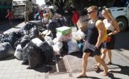 Con montones de basura en el Centro Hist&oacute;rico de Oaxaca, trabajadores exigen espacios para depositar desechos