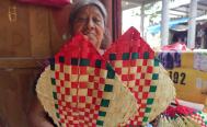 Las &uacute;ltimas artesanas que tejen abanicos de palma en Juchit&aacute;n, un oficio que agoniza en Oaxaca