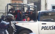 Desalojan a l&iacute;der de desplazadas triquis que protestaba en Palacio de Gobierno de Oaxaca
