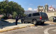 Oaxaca: exhiben a turista que intent&oacute; entrar a la Plaza de la Danza con su autom&oacute;vil.