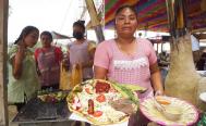 Productoras de Tlayudas de Oaxaca enfrentan pocas ventas y disparo de precios; aguardan llegada de visitantes