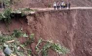 Lluvias deslavan carretera artesanal y dejan incomunicados a tres municipios de la Cuenca de Oaxaca