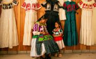 Pese a ley, pueblos ind&iacute;genas de Oaxaca siguen indefensos ante plagios y apropiaci&oacute;n de bordados
