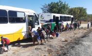 Tras un mes caminando, caravana migrante acepta autobuses para abandonar Oaxaca rumbo a Veracruz